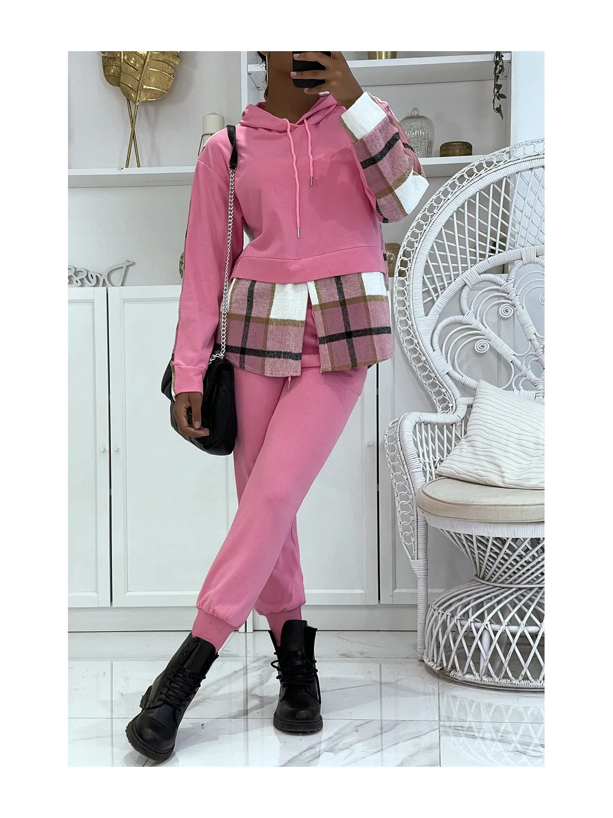 Ensemble de jogging rose fuchsia avec pantalon effet push et sweet 2 en 1 sur chemise à carreaux tendance