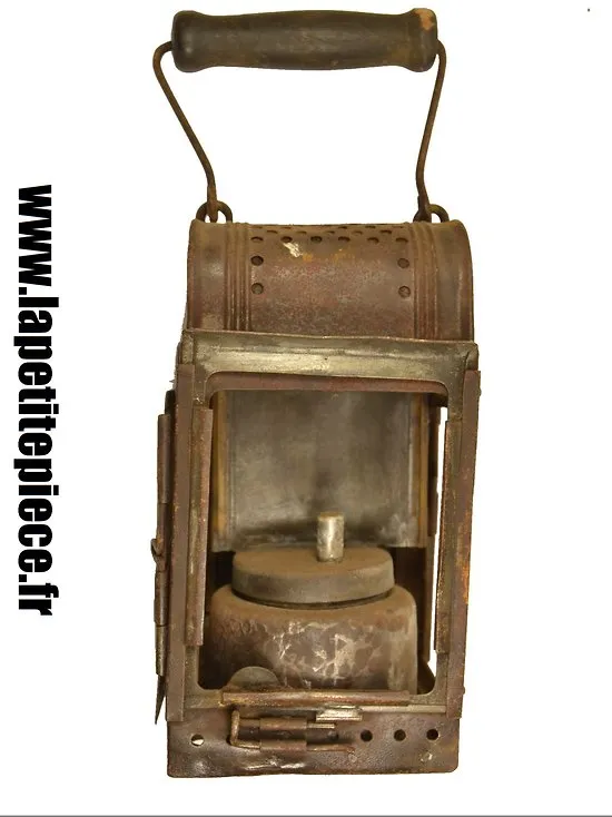 Lanterne à carbure française bertin époque deuxième guerre mondiale, france ww2.