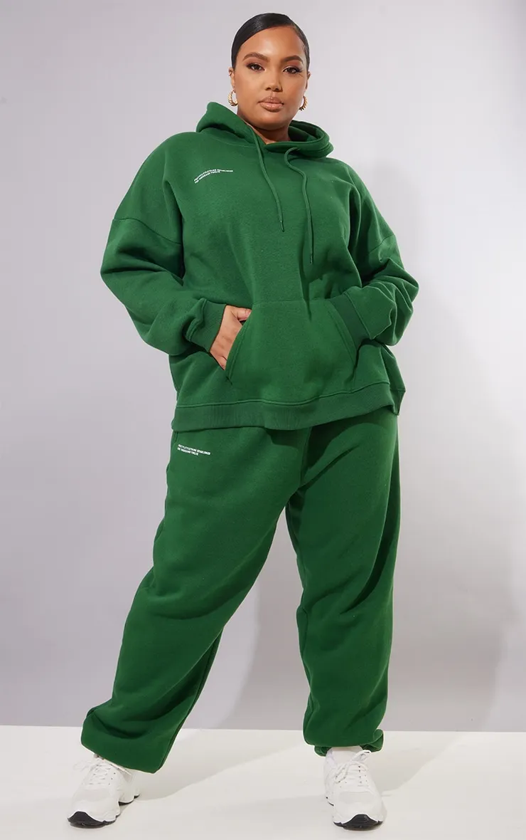 PRETTYLITTLETHING Plus Hoodie oversize vert forêt imprimé Established 2012