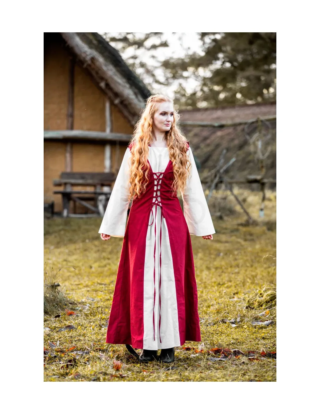 Robe médiévale modèle Genefe, Rouge-Naturel ⚔️ Boutique Épées