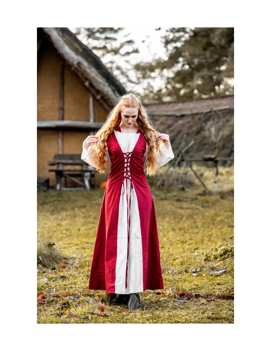 Robe médiévale modèle Genefe, Rouge-Naturel ⚔️ Boutique Épées