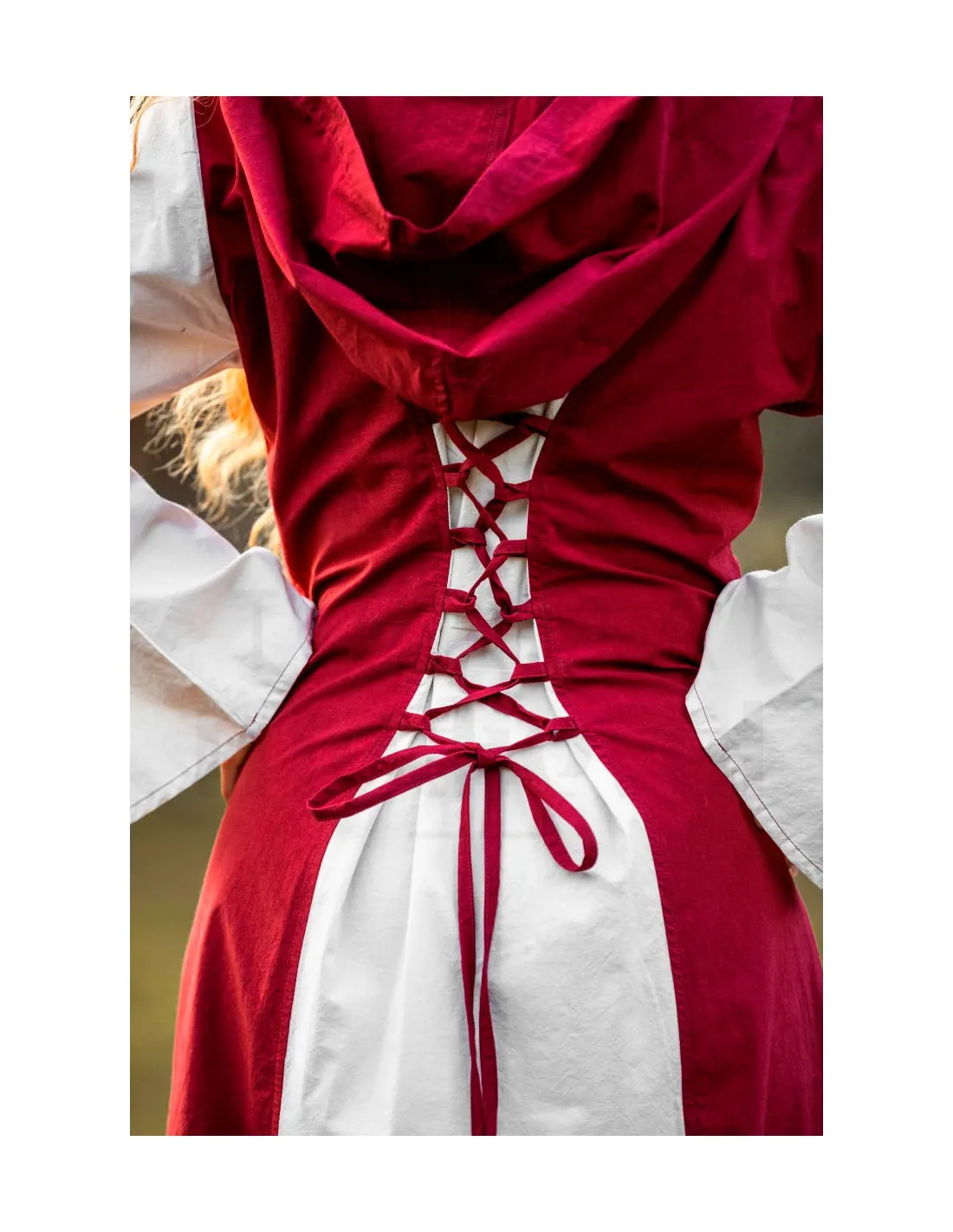 Robe médiévale modèle Genefe, Rouge-Naturel ⚔️ Boutique Épées