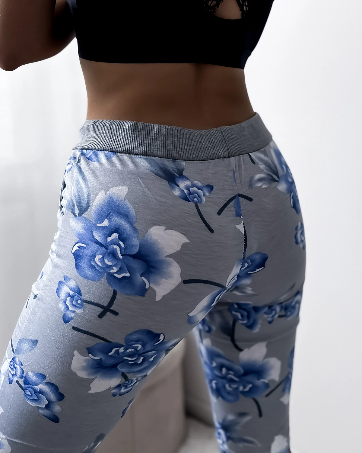 Short femme gris 3/4 avec fleurs bleues GRANDE TAILLE - Vêtements